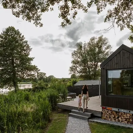 Mini House - Nad Samym Jeziorem Ferienhaus
