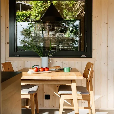 Mini House - Nad Samym Jeziorem 펜션 Rentyny