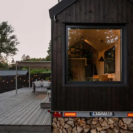 Mini House - Nad Samym Jeziorem 펜션 *